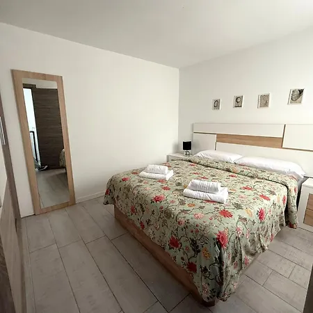 Modern With Terrace In - Bravo's House Daire *